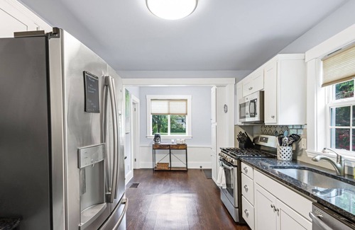 Willoughby House | *MUST SEE* Spacious WIlloughby Gem