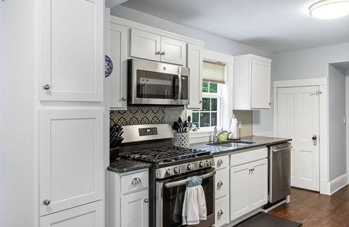 Willoughby House | *MUST SEE* Spacious WIlloughby Gem