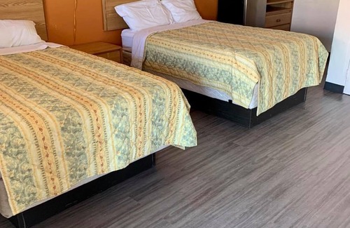 Big Lake Hotel | Mustang Motel