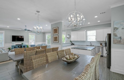 Cottage District House | Mutli Family Home Private Pool, Close to Beach