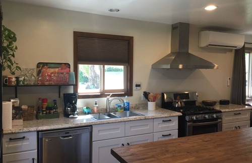 Monmouth House | Muttley's Cottage: Cozy cottage