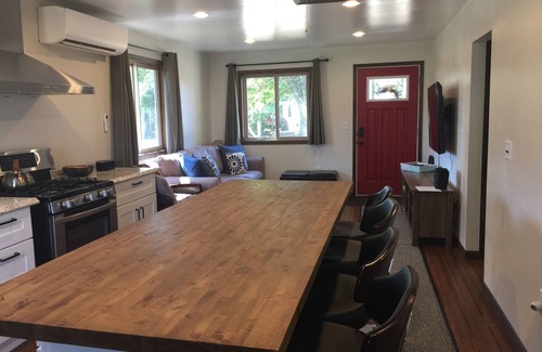 Monmouth House | Muttley's Cottage: Cozy cottage