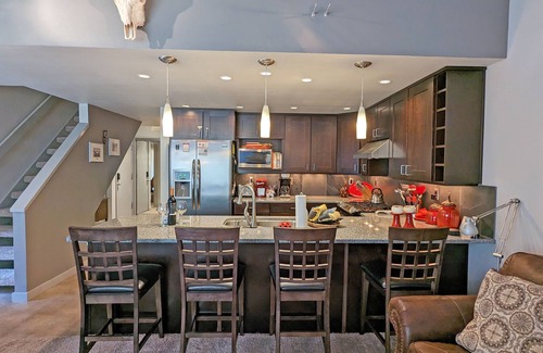 Sunriver Condo | MV036 - Updated condo with Rec Passes, pet friendly, gas fireplace & golf course views