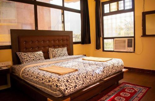 Tapovan Hotel | MVT Guesthouse & Restaurant (Rishikesh)