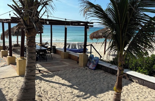 Playa del Secreto Villa | Amazing Beachfront 3-Bdrs. groundfloor Suite “Chef & Staff”in Playa del Secreto