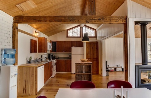 Amherst Cottage | My Chic Cabane Near Mont-Tremblant