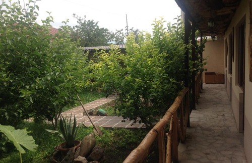 Oshakan House | My Family Guesthouse