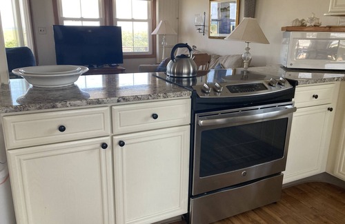 Charlestown Cottage | My Piece of Heaven Sun-Fri rentals Cancellation 8/10-8/15 ocean/pond view