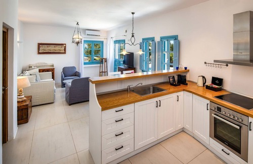 Kamari Villa | My Rental Homes - Guest House Levantes with pool and large outdoor spaces with BBQ