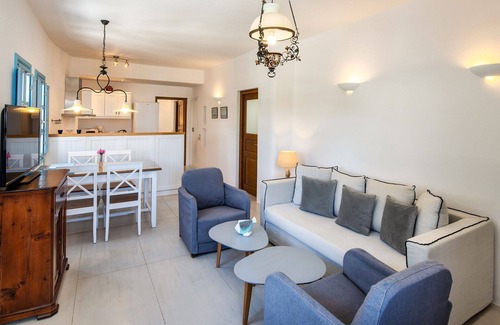 Kamari Villa | My Rental Homes - Guest House Levantes with pool and large outdoor spaces with BBQ