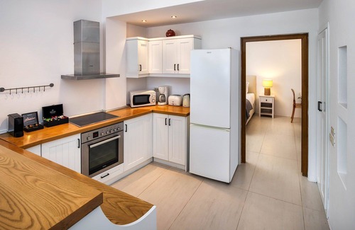 Kamari Villa | My Rental Homes - Guest House Levantes with pool and large outdoor spaces with BBQ