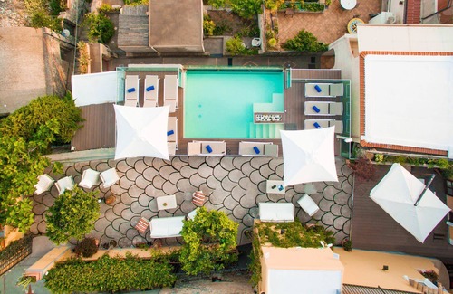 Nocelle Villa | My Rental Homes - Villa Amanda with infinity pool, large solarium and jacuzzi