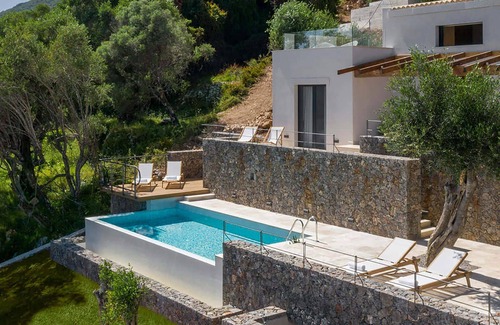 Vassilatika Villa | My Rental Homes - Villa Marquez with infinity pool, equipped terrace and sea view.