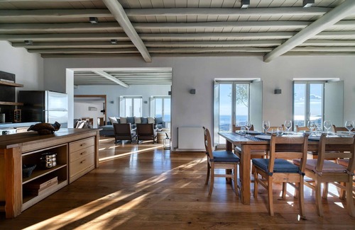 Paraga Villa | My Rental Homes - Villa Virgil with heated pool, Jacuzzi, basketball court and gym