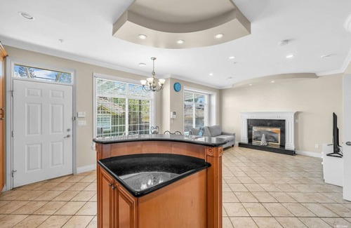 Marpole House | My Sweet Vacation Home with AC