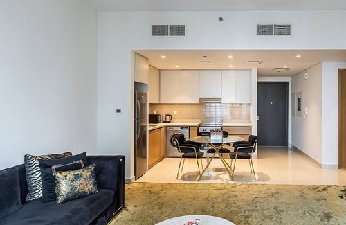 Jadaf Apartment | MyDuomo: 1BR on high floor, with park & water views