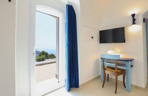 Anacapri Villa | MyExclusiveItaly - Elegant Villa in Anacapri | Infinity Pool & Design