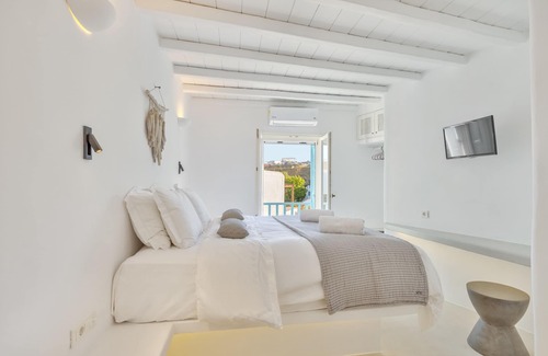 Psarou House | Mykonian Mews