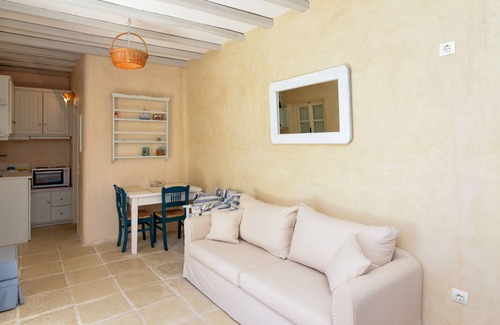 Ano Mera Apartment | Mykonos relaxing apartment with free parking
