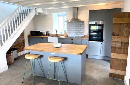 Garn Fadryn Apartment | Mynachdy - sleeps 6 guests in 3 bedrooms