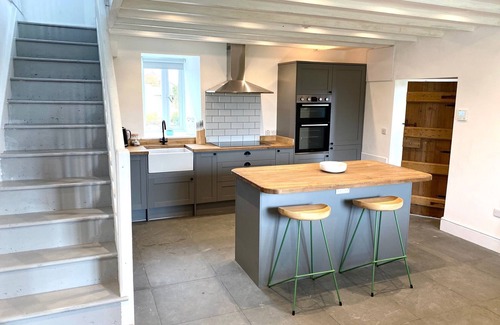 Garn Fadryn Apartment | Mynachdy - sleeps 6 guests in 3 bedrooms