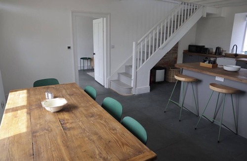 Garn Fadryn Apartment | Mynachdy - sleeps 6 guests in 3 bedrooms
