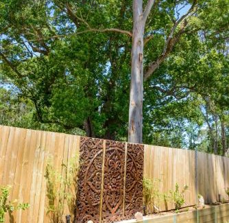 Kangaroo Valley House | Myrtle Tree Lodge Trunks - stand alone lodge in the Heart of village