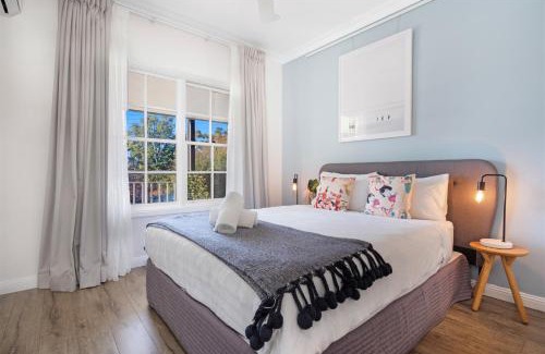 Kangaroo Valley Apartment | Myrtle Tree Lodge Flowers - heart of the village