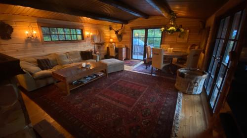 Sigtuna Villa | Mysig timmevilla med sjöutsikt