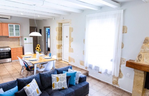 Platanias Town Villa | Mysigt Villa - Next to Platanias, 2min from beach