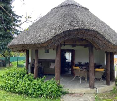 Balatonkeresztur House | Nádfedeles Házikó