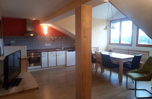 Rabenstein Apartment | Nach Süden ausgerichtete, geräumige Ferienwohnung (110 m2) mit gemütlicher Wohnküche