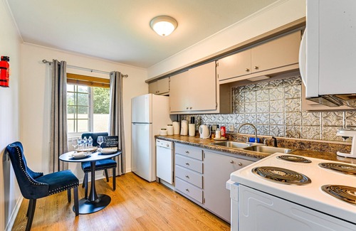 Nacogdoches Apartment | Nacogdoches Luxe 2BR Retreat, Walk to SFA, Pet-Friendly + Superhost Clean