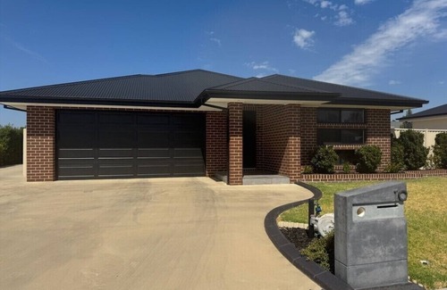Nagambie House | Nagambie Haven : 3 BR, 1 BA in Nagambie, Sleeps 6