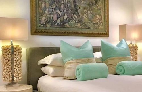 Trafalgar House | Nakai Beach