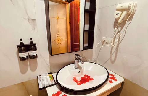 Dich Vong Hau Hotel | Nam Cuong X Hotel