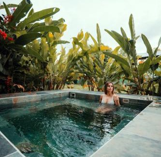 Cahuita House | Namaitamí Casa Hermosa con AC y piscina a Solo 650 Metros del Parque Nacional Cahuita