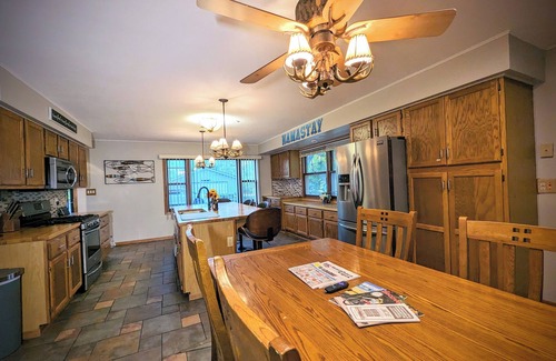 Wautoma House | NamaStay! Peaceful Lake House w/5 bedrooms, large yard, WiFi & Large kitchen