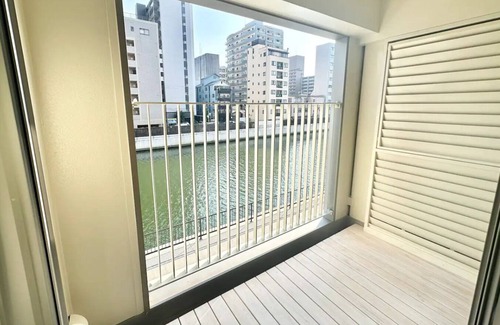 Namba Apartment | Namba 1 station & private house near station! River view in front of Dotonbori River [2 toilets/2 showers/2 washbasins]