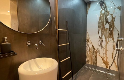 Villagonia House | Namuri Luxury Rooms