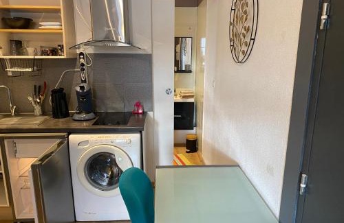 Malzeville Apartment | Nancy, Magnifique studio totalement climatisé, meublé, salle de bains et wc séparés, parking privé, cuisine équipée, WIFI