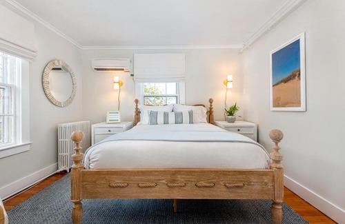 Nantucket Town Hotel | Nantucket Periwinkle