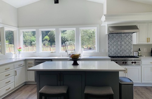 Calistoga House | Napa Valley Vineyard Estate & Guest House w/hot tub