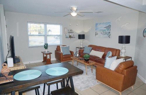 Naples Park Apartment | Naples Park Oasis - Cozy Two Bedroom Apartment