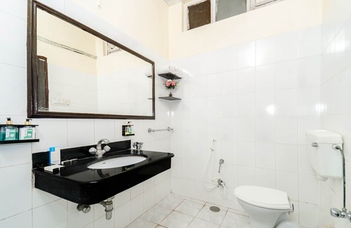 Omkareshwar Hotel | Narmada Hills Resort