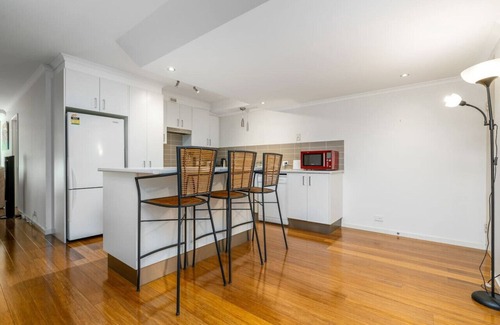 Narrabundah Apartment | Narr4 · Spacious 2BR APT Panoramic Views, Central Location