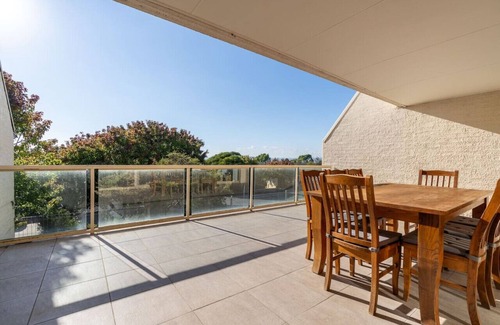 Narrabundah Apartment | Narr4 · Spacious 2BR APT Panoramic Views, Central Location