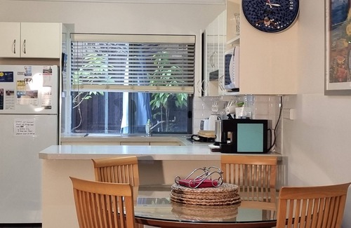 Narrabeen House | Narrabeen T/H, Master B/R, 2nd B/R x 1 Bed/Office Space, Shop, Bus, Surf 100m
