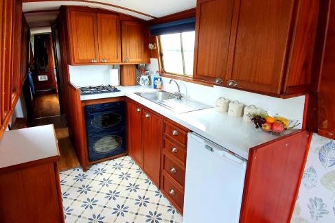 Tring Boat Rental | Narrow Escape - 50ft Boat on the Grand Union Canal, near Tring