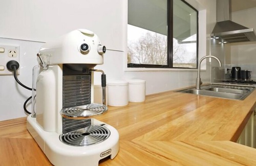 Rukuhia House | Narrows Hideaway-Rural retreat near Hamilton Airport